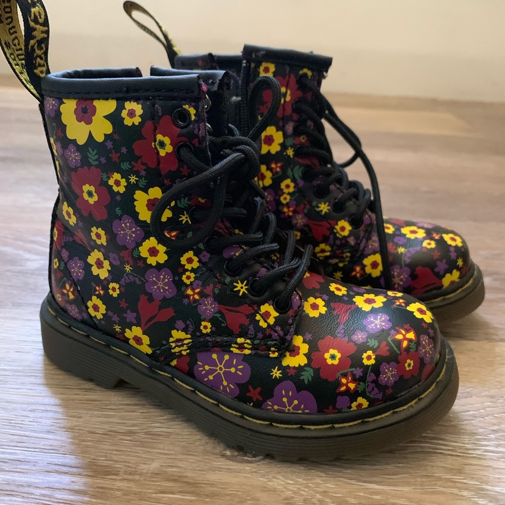 Floral Dr Martens!!